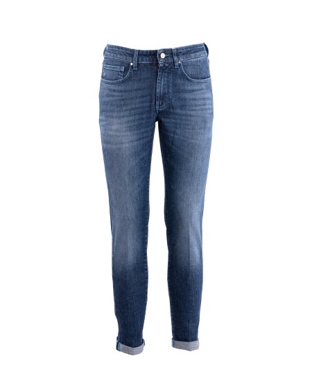 Shop DON THE FULLER Saldi Jeans: Don The Fuller denim "Wilson".
Regular fit.
Lavaggio: blu medio
Bottone oro, costruzione sartoriale, zip, salpa in pelle bianca, pallino e cuciture azzurre.
Composizione: 99% cotone 1% elastan.
Made in Italy.. WILSON DTF-D